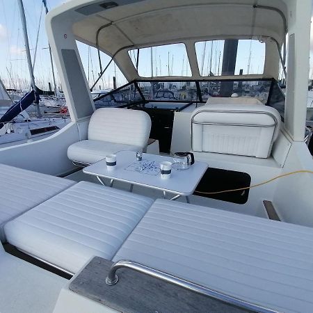 Sejour Insolite Sur Un Yacht. Bateau Hotel A Quai. La Rochelle  Exterior foto