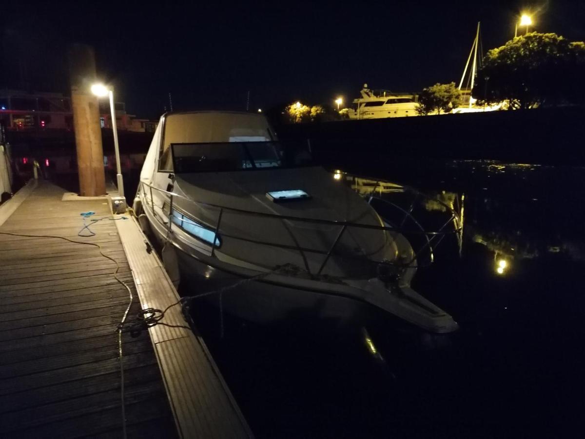 Sejour Insolite Sur Un Yacht. Bateau Hotel A Quai. La Rochelle  Exterior foto